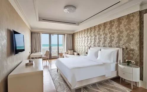 middle-east-holidays-abu-dhabi-rixos-premium-saadiyat-island-hotel-club-villa_bedroom